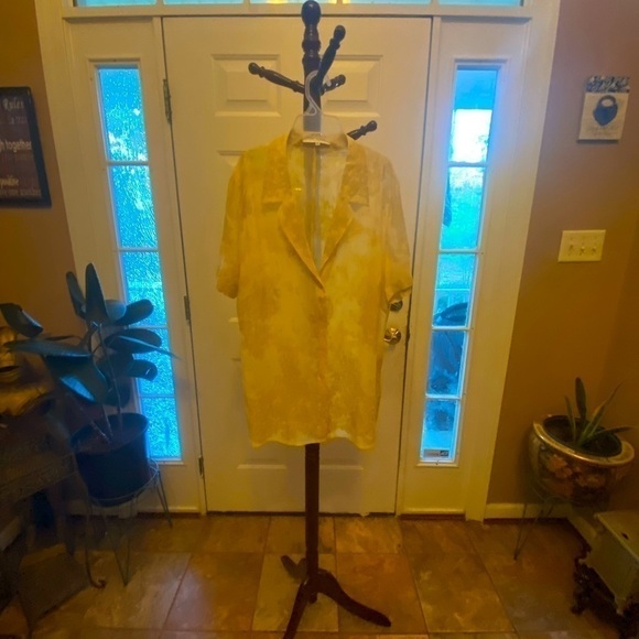 ESCADA YELLOW FLORAL BUTTON DOWN SILK TOP SIZE 44 - Picture 1 of 7